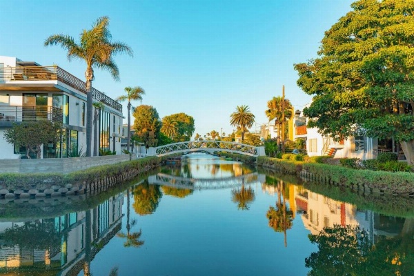 Paradise Inn & Suites Main image